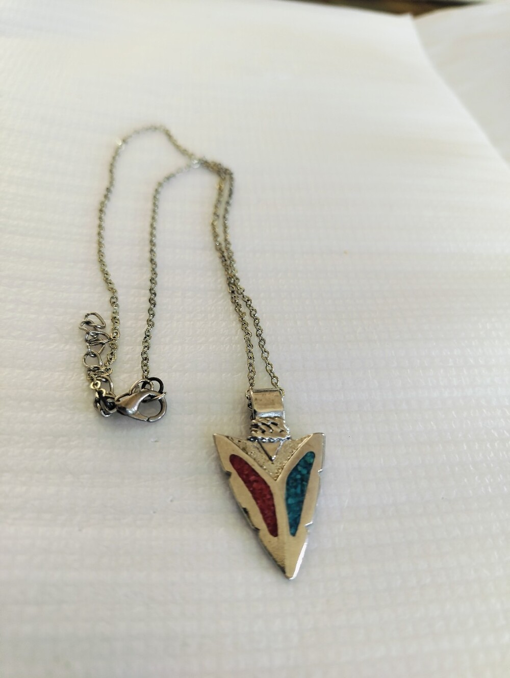 Southwestern Arrowhead Necklace Silver Tone Inlaid Faux Turquoise Coral Chip